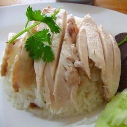 ข้าวมันไก่-ก๋วยเตี๋ยวลูกชิ้นปลา เจ้พร