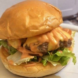 Patrick’s Burgers & More ราชพฤกษ์