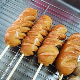 "ยำลูกชิ้นชายโอ๋"