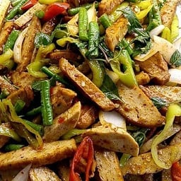 ผัดพริกเผาหมูยอ