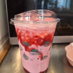 Strawberry milk Ice