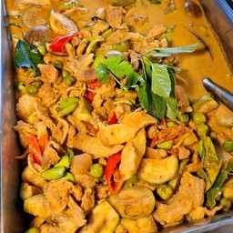 แกงกะทิหมูใส่มะเขือ หน่อเหรียง