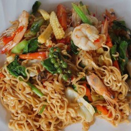 ผัดมาม่าขี้เมา ทะเล