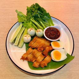 สามชั้นตาแดงไข่เป็ดยางมะตูม