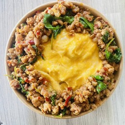 ข้าวกระเพราหมูสับ ไข่ข้น