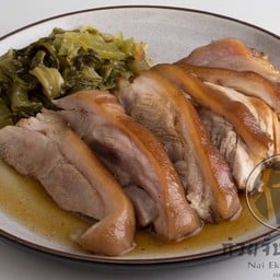 ขาหมูพะโล้ (กลาง)