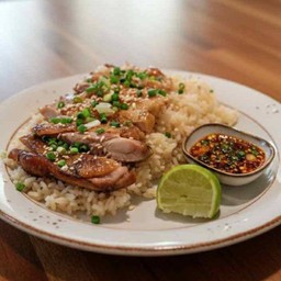 ข้าวไก่อบน้ำจิ้มแจ่ว