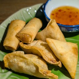 ปอเปี็ยะ ซาโมซ่า เกี๊ยวซ่า