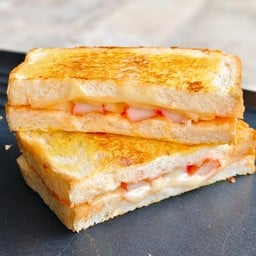 แซนวิชย่าง แซนวิชย่างหน้าโกดังณิชา