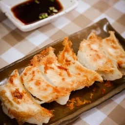 เกี๊ยวซ่าน้องน้ำ (Gyoza Nong Nam) หลัง มช.1