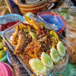 ข้าวผัดกระเพราปลากระป๋อง