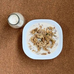 Original granola bowl with Oat Milk