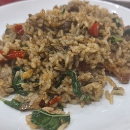 ข้าวคลุกกระเพราหมู