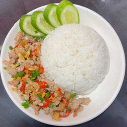 ข้าวหมูสับคั่วพริกเกลือ