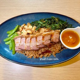 ข้าวกระเพรากรอบมันเนื้อหมูกรอบ+ไข่ดองอารมณ์ดี