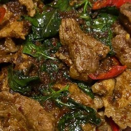 กระเพรา ลุงป๊อป แกงป่า ลาบ ส้มตำ สะพานพิเชฐ