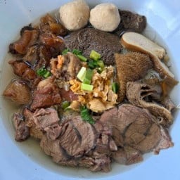 ก๋วยเตี๋ยวเนื้อรสมือแม่ฮาลาล