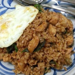 ข้าวคลุกกระเพราไก่+ไ่ข่ดาว