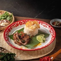 ข้าวกระเพราถาดตับ+ไข่ดาว