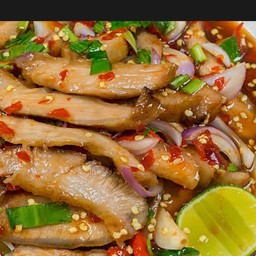 ยำคอหมูย่าง