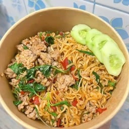 กระเพรามาม่าหมูสับ