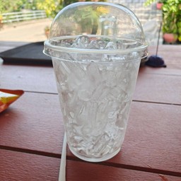 น้ำแข็งเปล่าแก้วโอ่ง