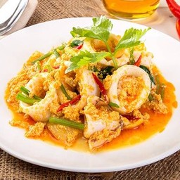 ปลาหมึกผัดผงกะหรี่