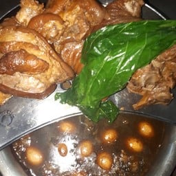 ธนิษฐาข้าวมันไก่