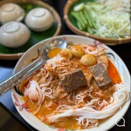 หาทำ ข้าวมันไก่ ขนมจีนน้ำยา(เรวดี-งามวงศ์วาน) ติวานนท์-งามวงศ์วาน