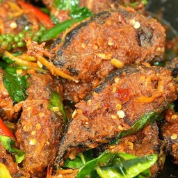 ข้าวผัดเผ็ดปลาดุก