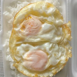 ข้าวโปะไข่ดาว 2 ฟอง