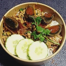 กระเพราไข่เยี่ยวม้า