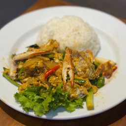 ปูผัดผงกะหรี่ราดข้าว