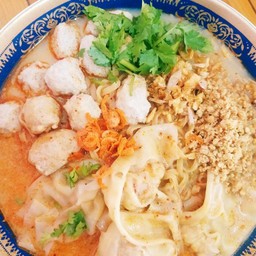 บะหมี่ไข่ต้มยำหมูแดง