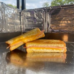 ฉายถัง แซนวิชย่าง โซนหน้าตลาดทรัพย์พันธุ์ ตรงข้าม KFC