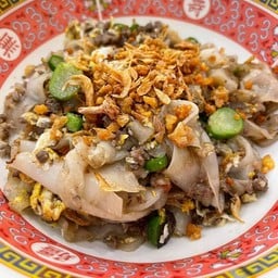 เส้นใหญ่ผัดหนำเลี๊ยบหมู