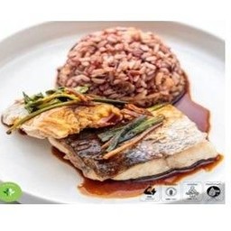 ข้าวปลากะพงนึ่งซีอิ๊ว (คลีน) teamed Sea Bass w/ Soy Sauce, served w/ Mixed Rice
