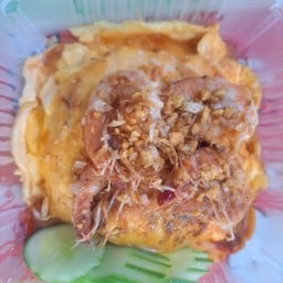 ข้าวไข่ขยี้หน้ากุ้งกระเทียม