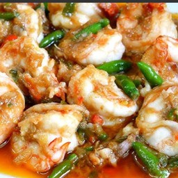 ข้าวราดกุ้งผัดพริกขี้หนูสวน