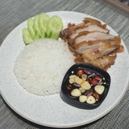 ข้าวสันคอหมูทอดซอสน้ำปลาพริก