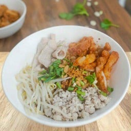 ลัคกี้ มีเส้น บะหมี่เป๊าะ เตี๋ยวแซ่บแห้ง เตี๋ยวแห้งโบราณ ก๋วยเตี๋ยวคลุก