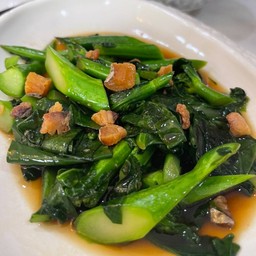 คะน้าผัดปลาเค็ม