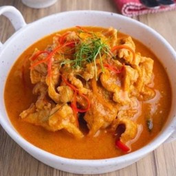 ข้าวพะแนงหมู [26]