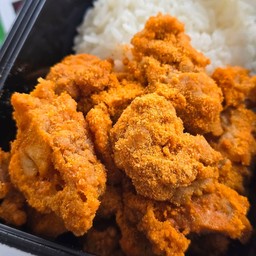 ข้าวไก่กรอบคลุกผงหม่าล่า