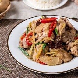 ผัดขิงไก่ ลาดข้าว