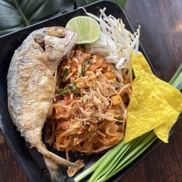 ผัดไทยปลาทูทอด