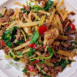 กระเพราหน่อไม้เนื้อ