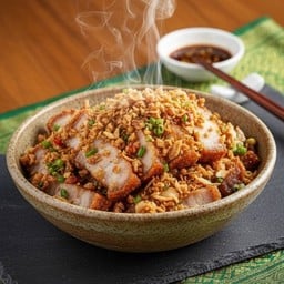 ข้าวหมูกรอบคั่วพริกเกลือ