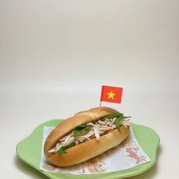 บั๋นหมี่ไก่ฉีกซอสพริก โฮลวีต– Bánh Mì Gà Xé Sốt Ớt Whole-Wheat