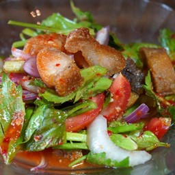 ยำหมูกรอบ